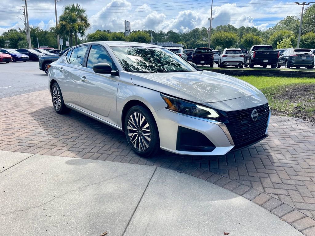 Used 2024 Nissan Altima 2.5 SV image 7