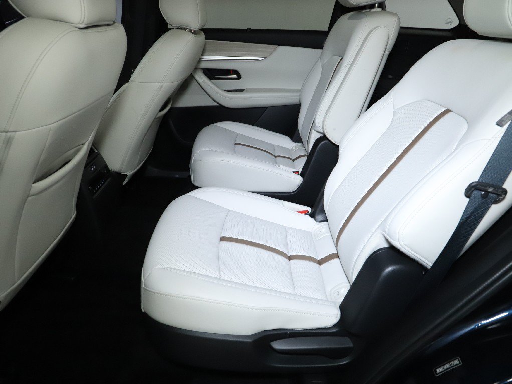 Used 2024 MAZDA CX-90 Plug-In Hybrid w/ Premium Plus AWD/4WD image 16