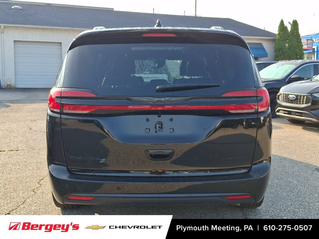 Used 2026 Chrysler Pacifica Limited w/ S Appearance Package FWD image 6