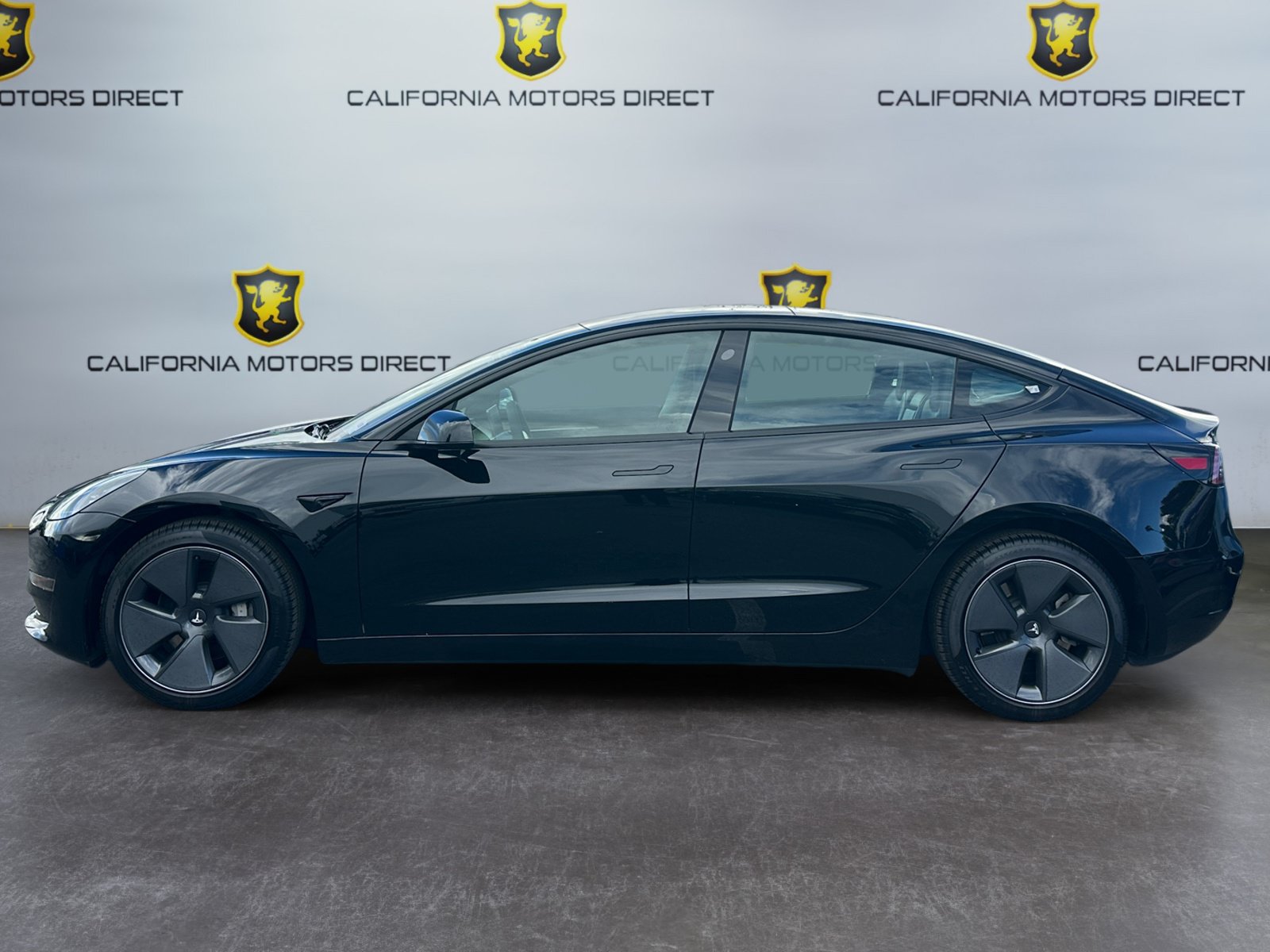 Used 2023 Tesla Model 3 Standard Range RWD image 2