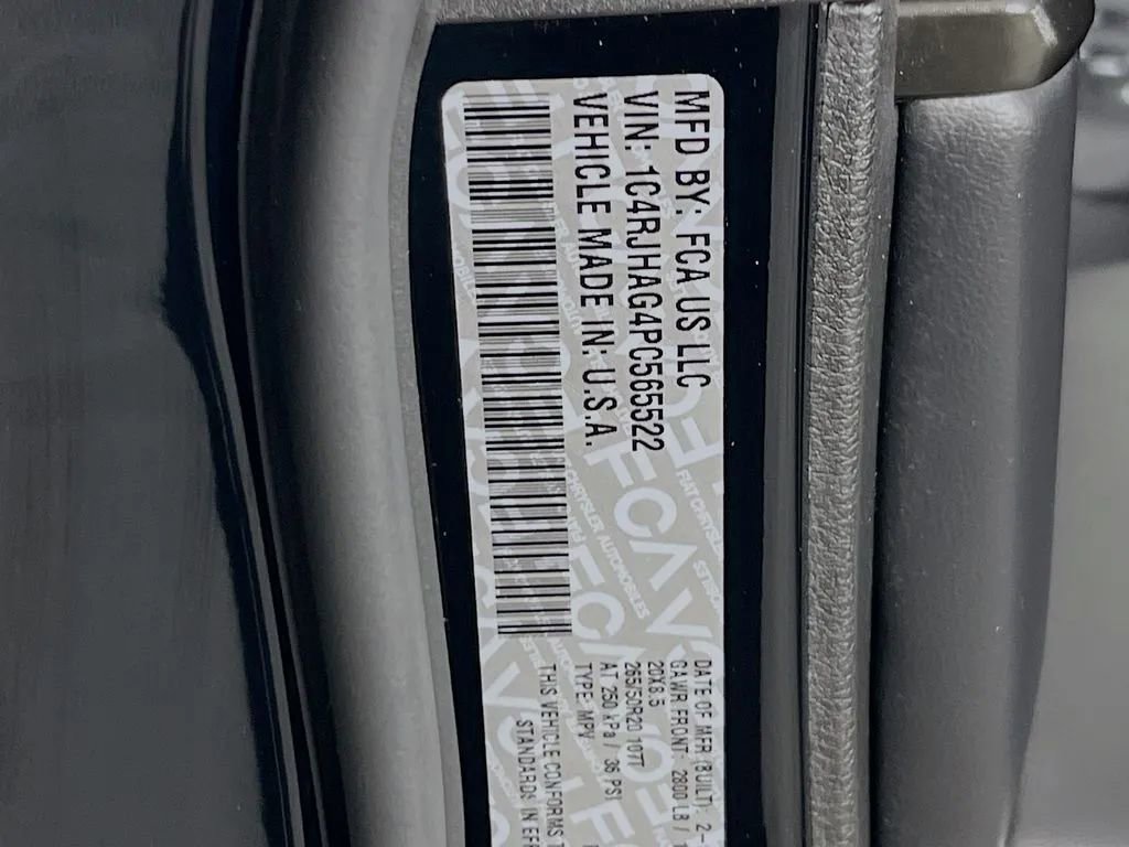 Used 2023 Jeep Grand Cherokee Altitude AWD/4WD image 32