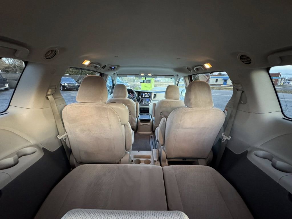 Used 2015 Toyota Sienna LE image 10
