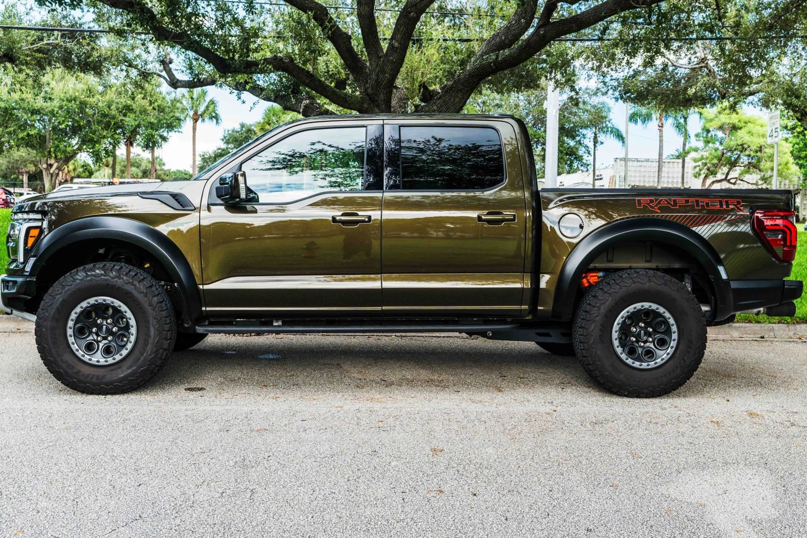 Used 2025 Ford F150 Raptor AWD/4WD image 17