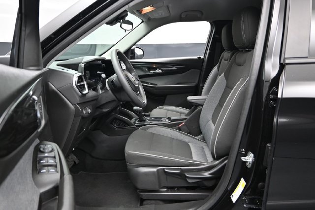 Used 2025 Chevrolet TrailBlazer LT FWD image 18