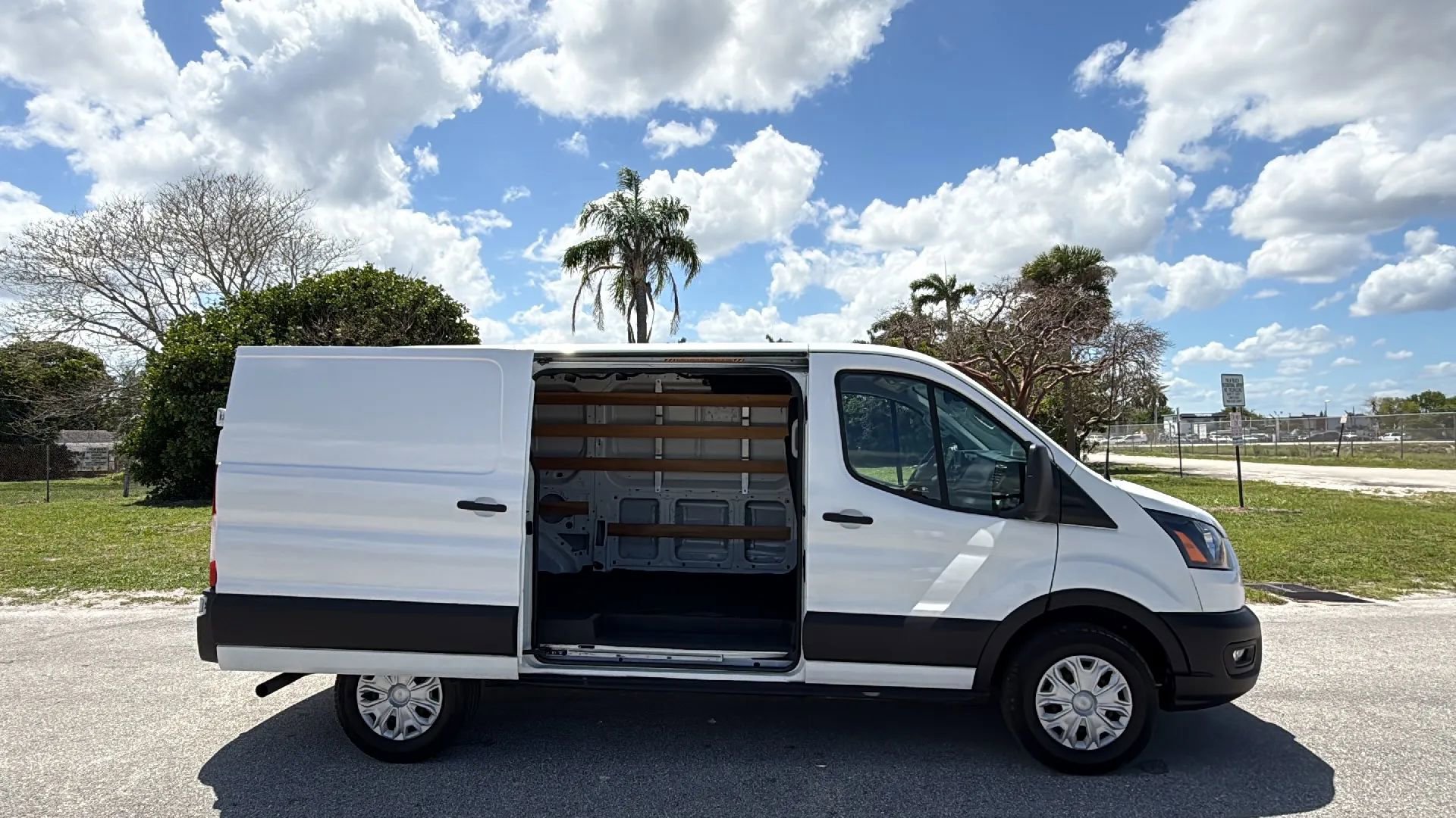 Used 2024 Ford Transit 250 Low Roof w/ Exterior Upgrade Package RWD image 8