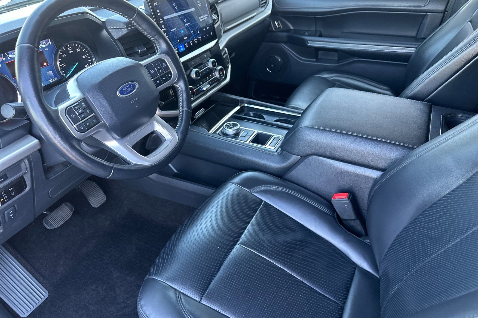 Used 2023 Ford Expedition XLT image 10