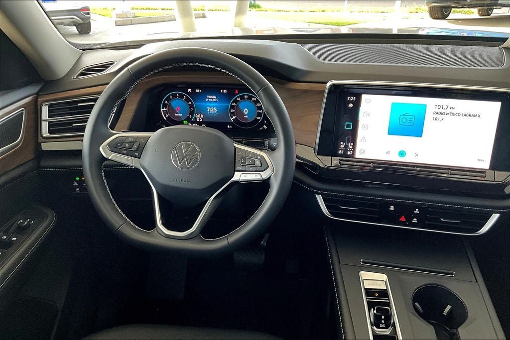 New 2026 Volkswagen Atlas SE FWD image 4