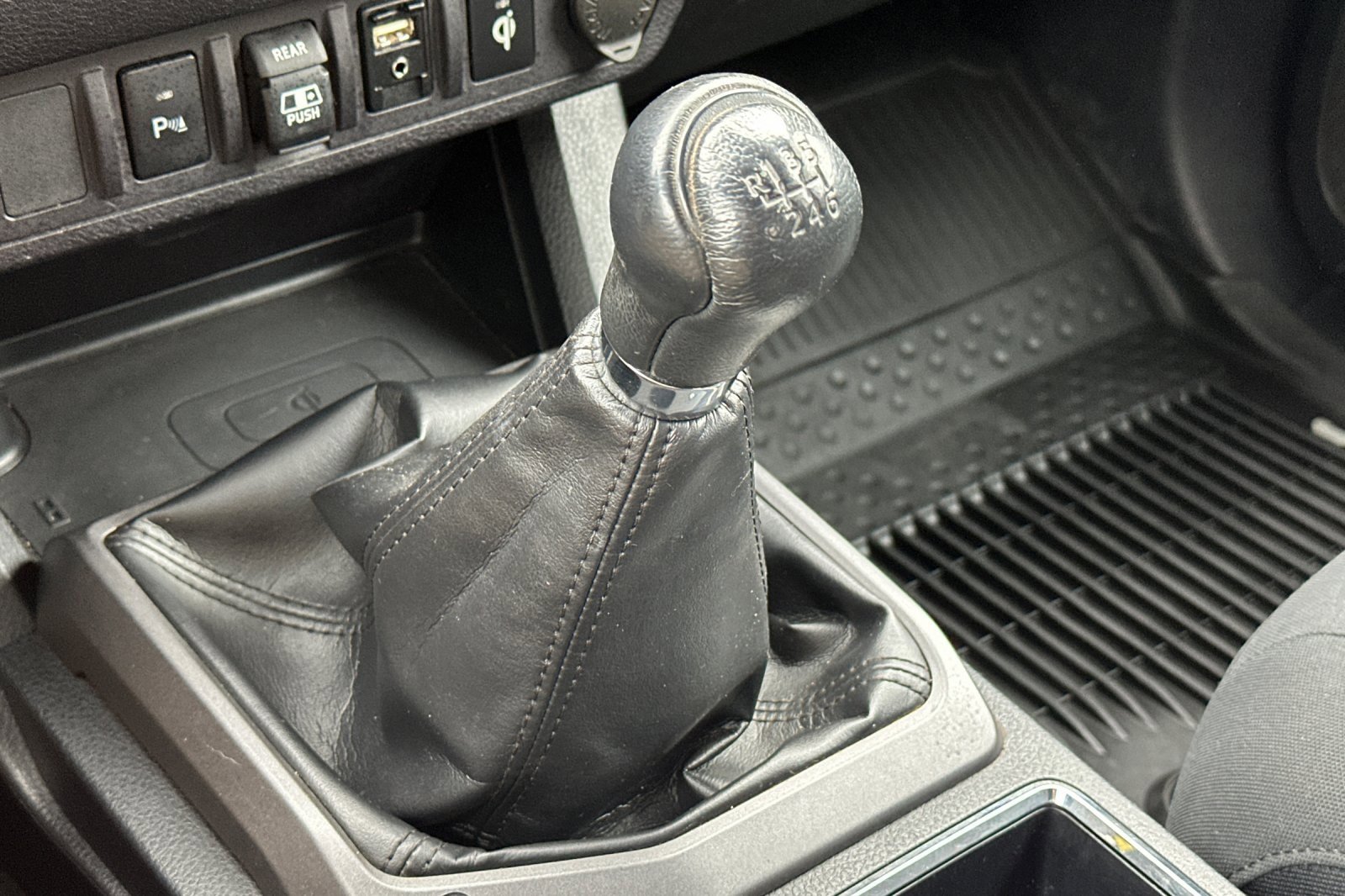 Used 2018 Toyota Tacoma SR image 21