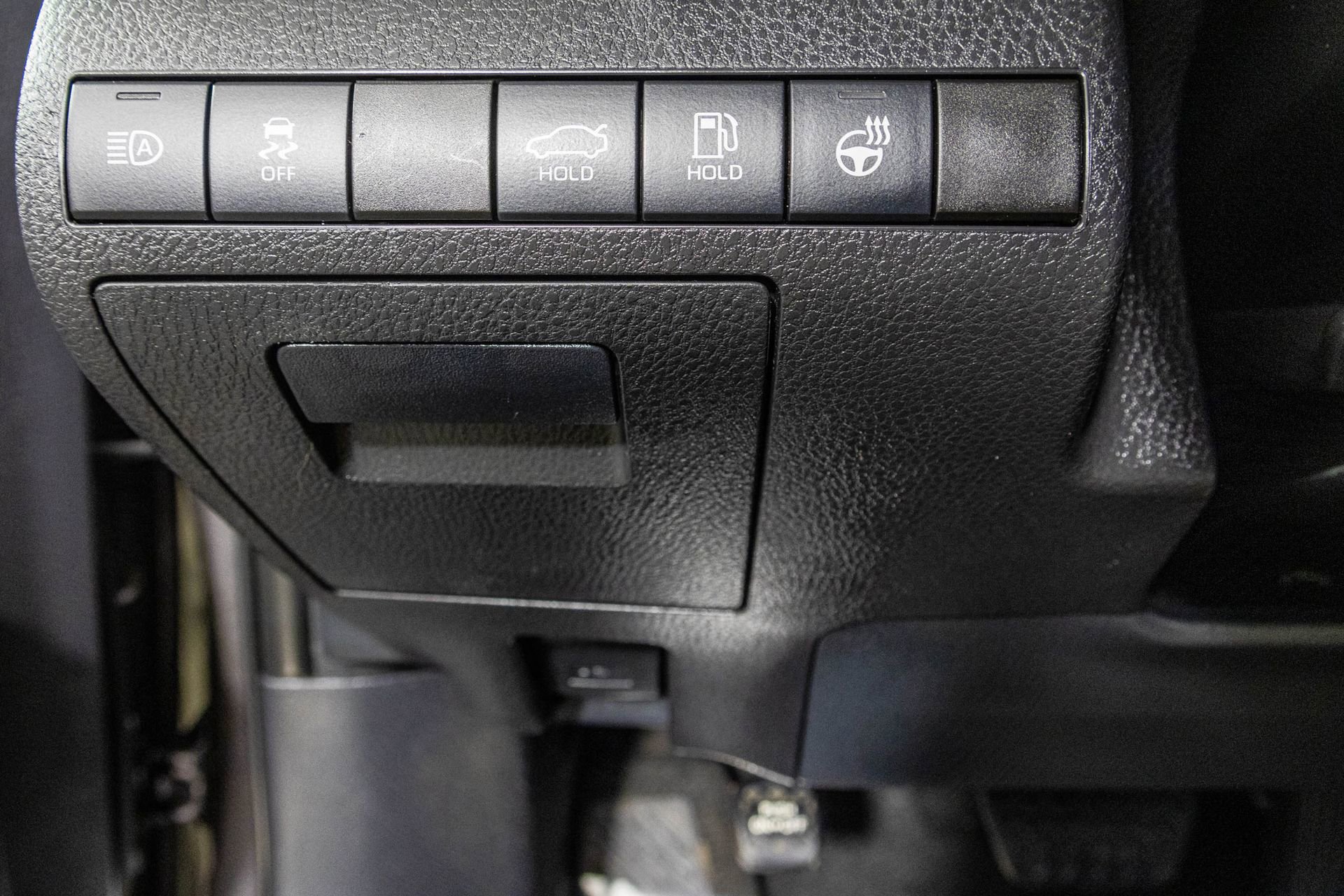 Used 2022 Toyota Camry SE w/ Cold Weather Package FWD image 32
