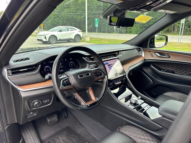Used 2023 Jeep Grand Cherokee Summit w/ Adv Protech Group IV AWD/4WD image 16