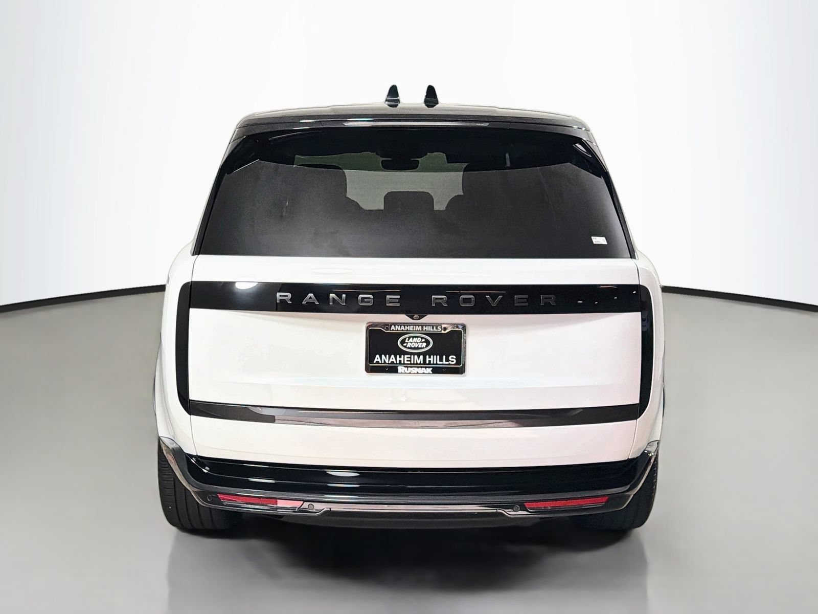 Certified 2025 Land Rover Range Rover SE AWD/4WD image 4