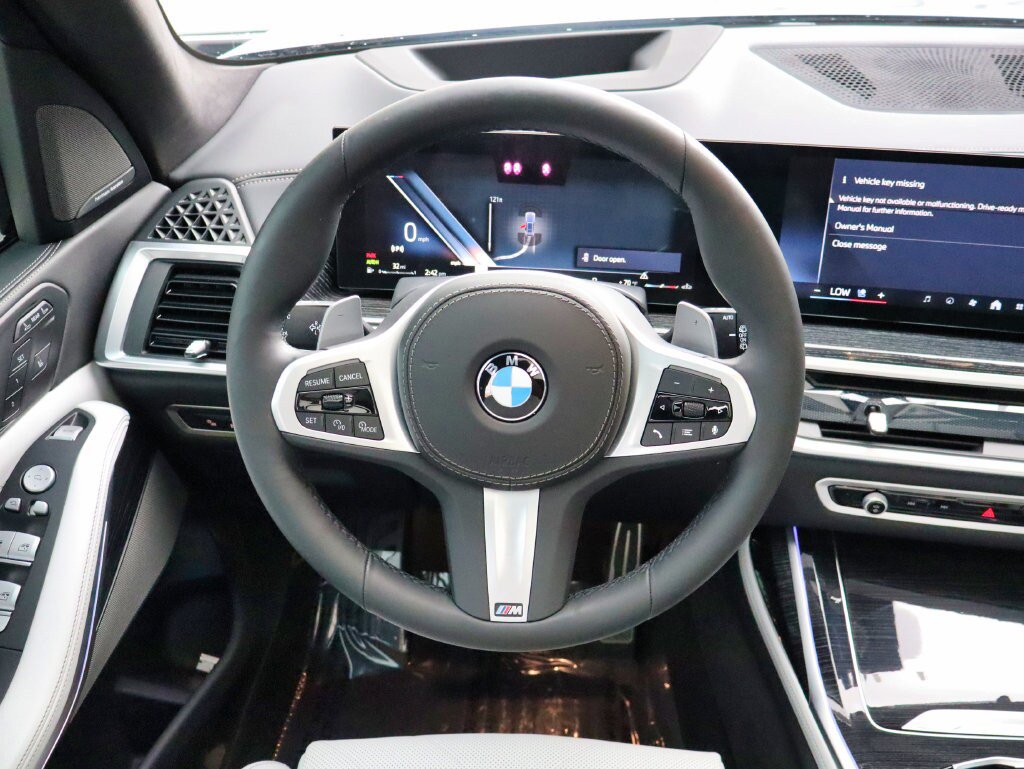 Used 2025 BMW X7 xDrive40i w/ M Sport Package AWD/4WD image 21