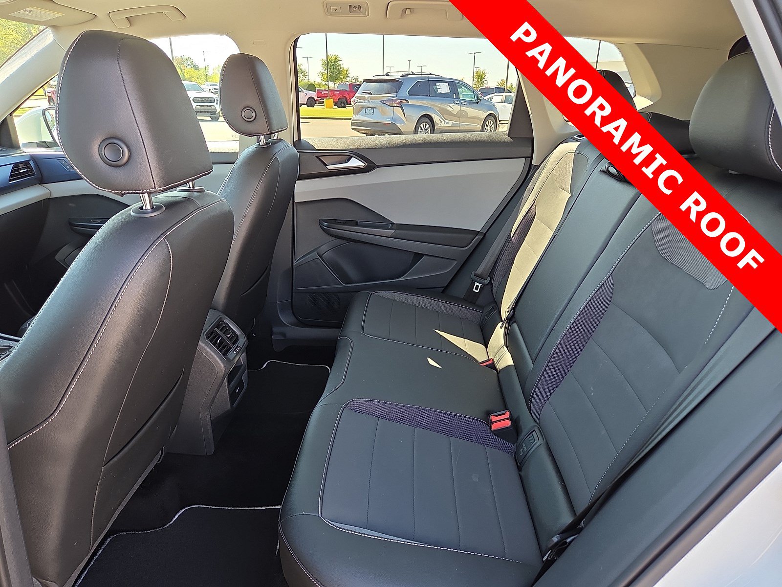 Used 2023 Volkswagen Taos SE w/ Panoramic Sunroof Package FWD image 10