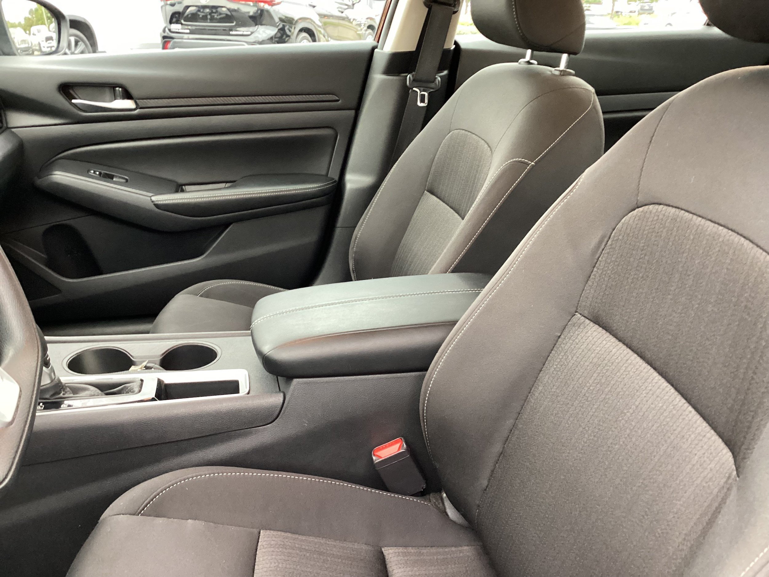 Used 2025 Nissan Altima 2.5 SV FWD image 12