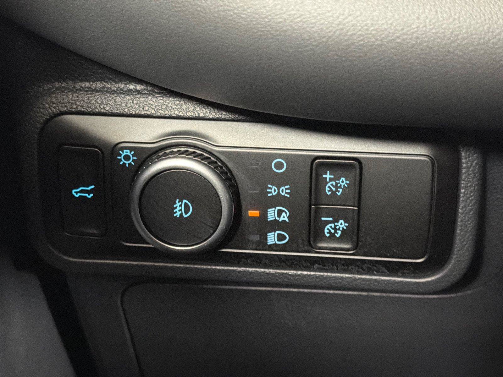Used 2025 Ford Explorer Active w/ Active Comfort Package RWD image 30