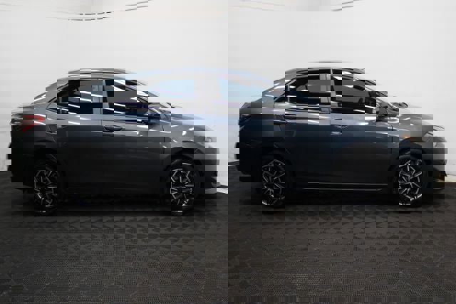 Used 2018 Toyota Corolla LE image 4