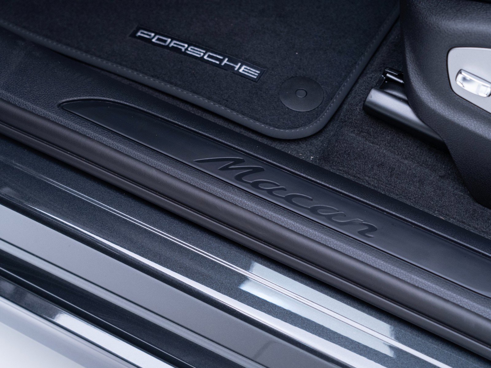 New 2026 Porsche Macan image 14