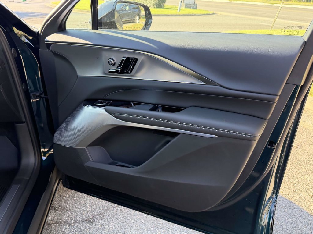 New 2027 Cadillac Lyriq Premium Luxury w/ LPO, Floor Liner Package AWD/4WD image 8