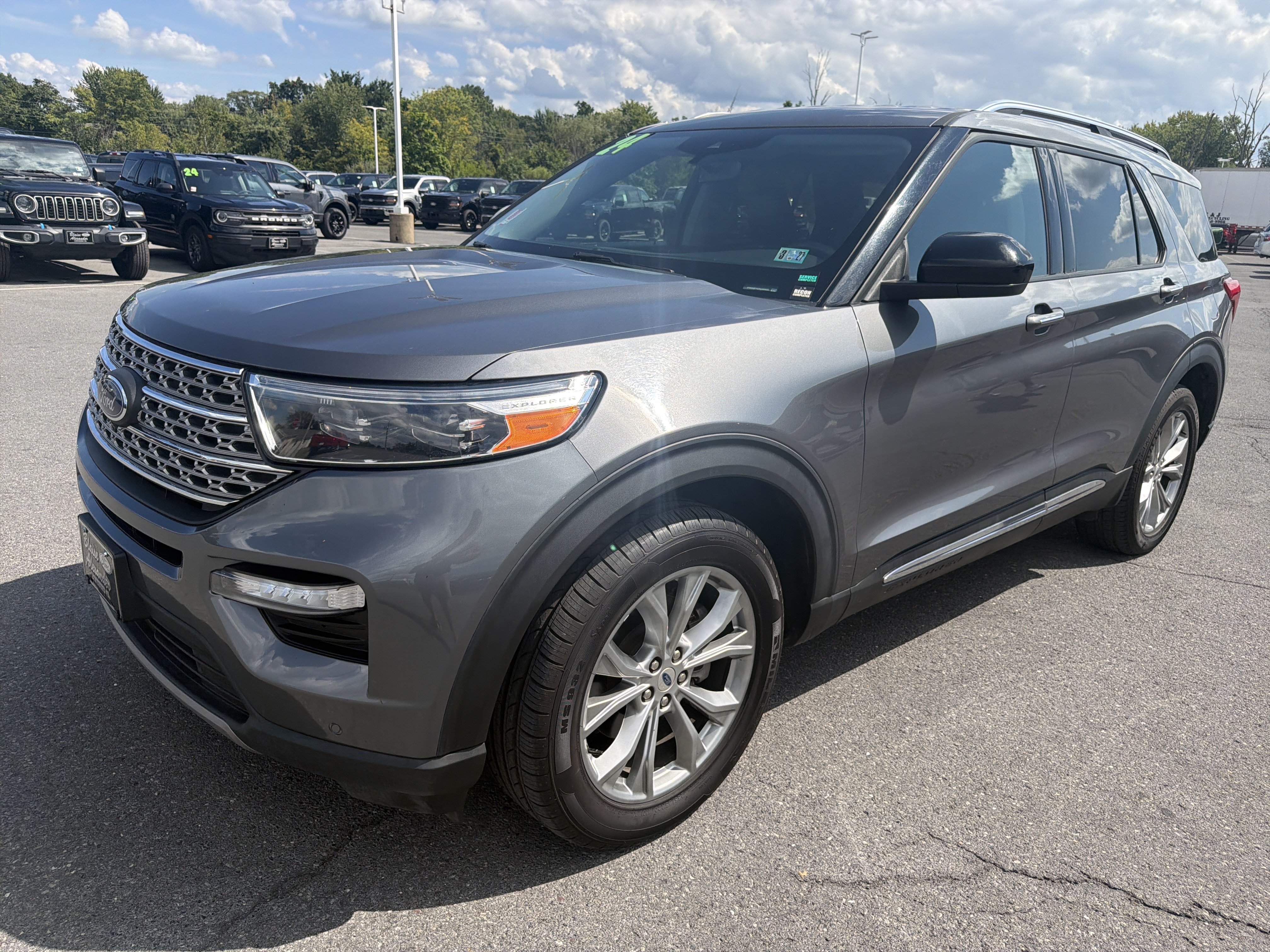 Used 2024 Ford Explorer Limited AWD/4WD image 8