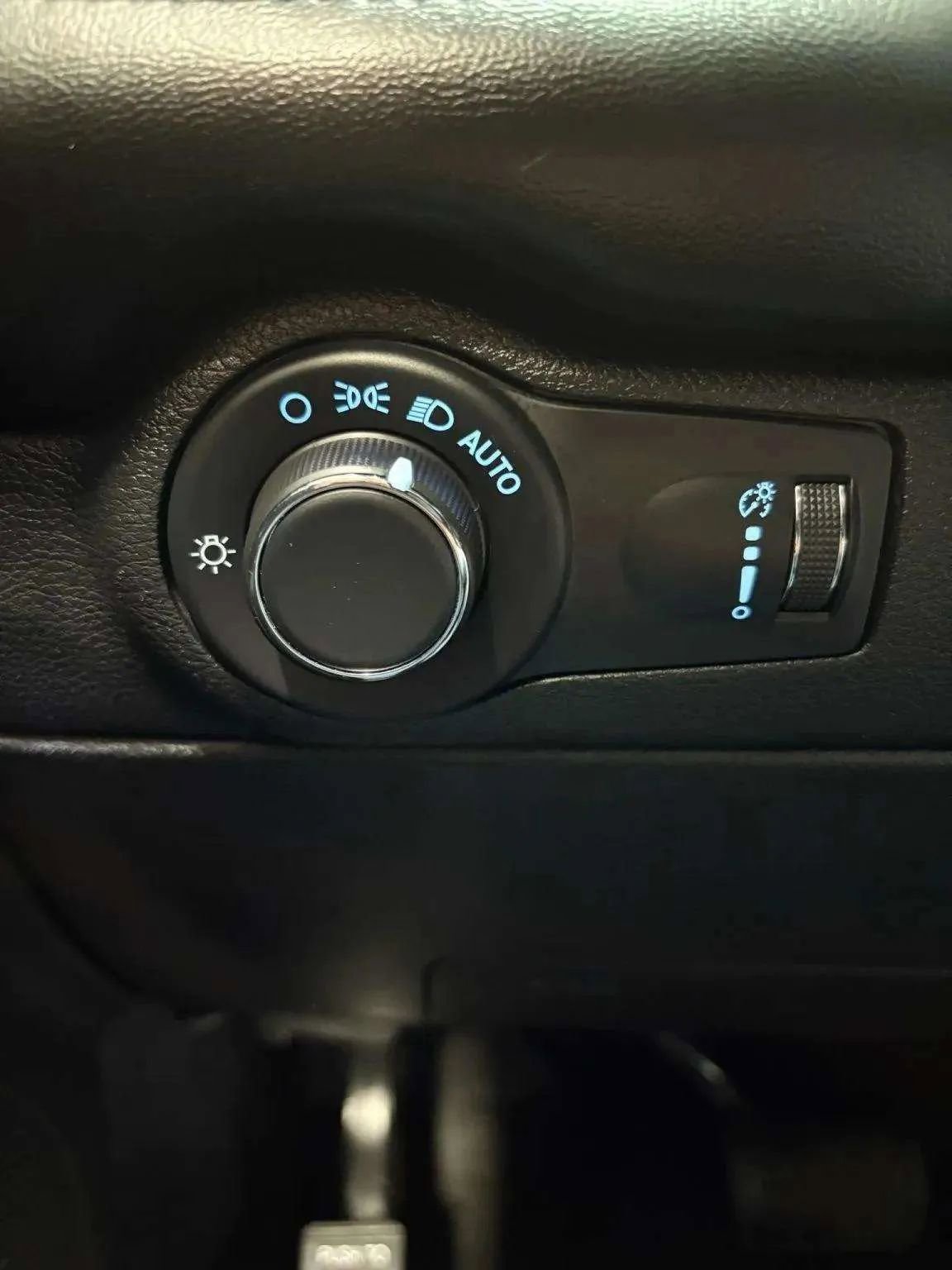 Used 2023 Dodge Durango SXT Launch Edition image 29