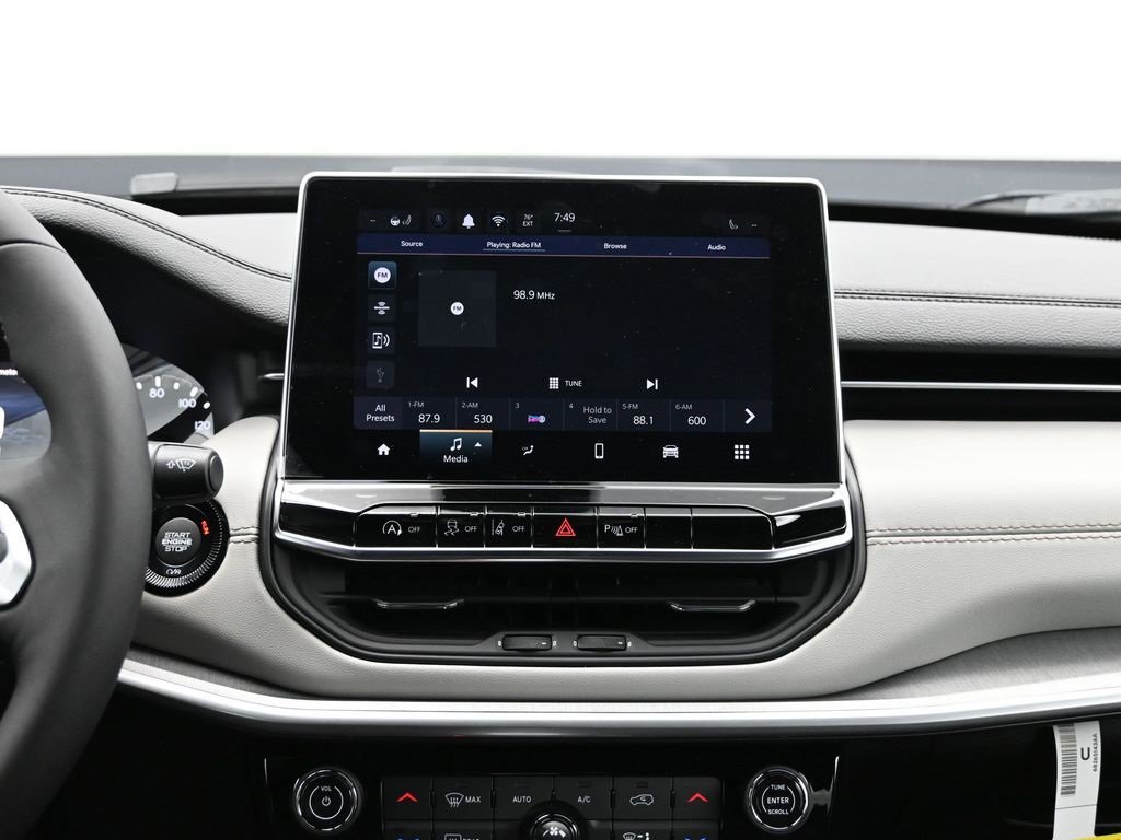 Used 2025 Jeep Compass Limited image 21