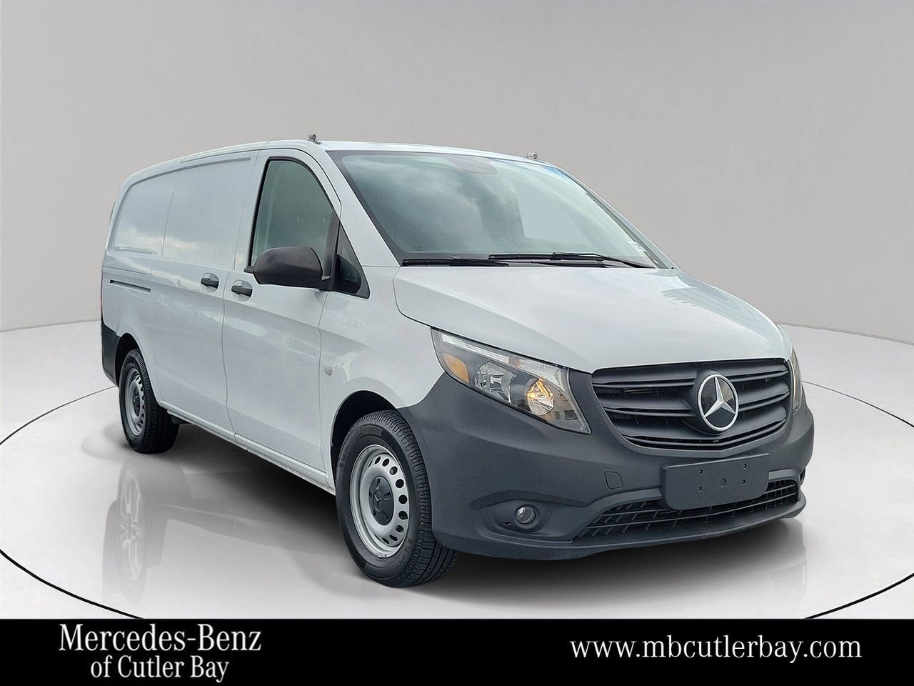 Used 2023 Mercedes-Benz Metris image 1