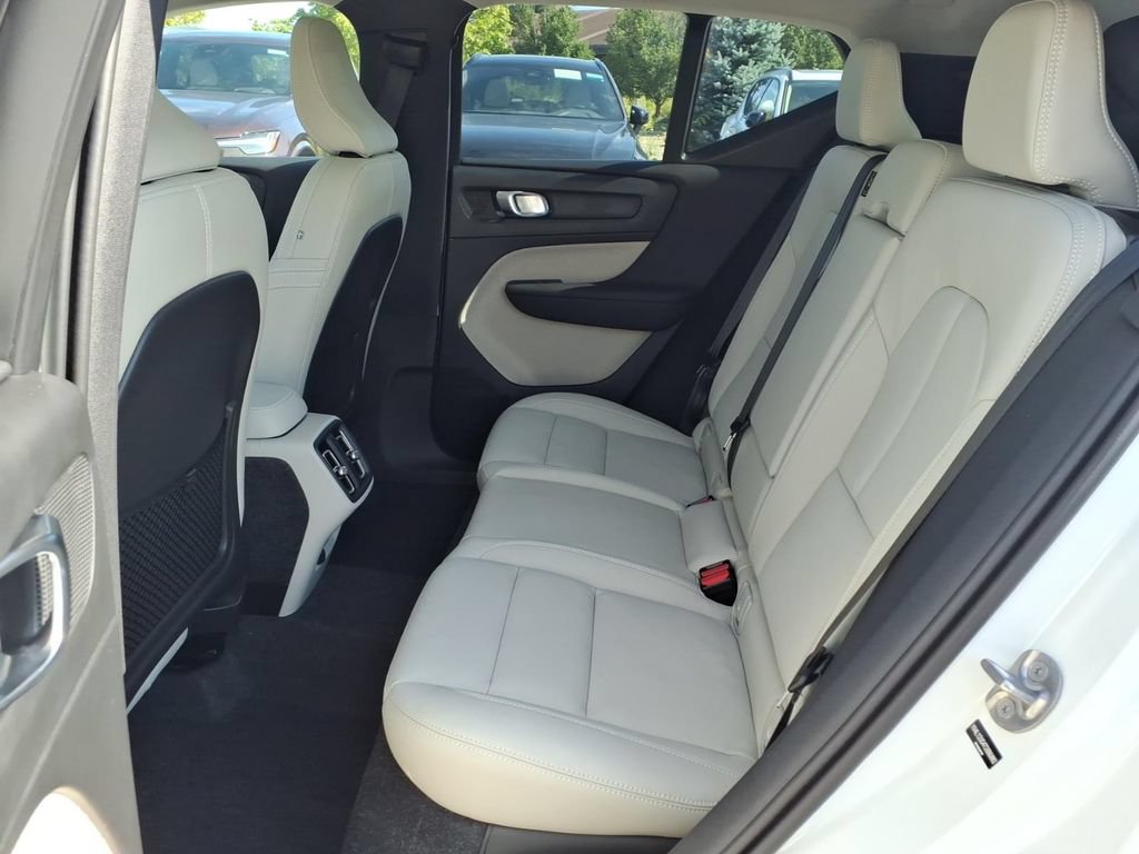 New 2026 Volvo XC40 B5 Plus w/ Climate Package AWD/4WD image 8