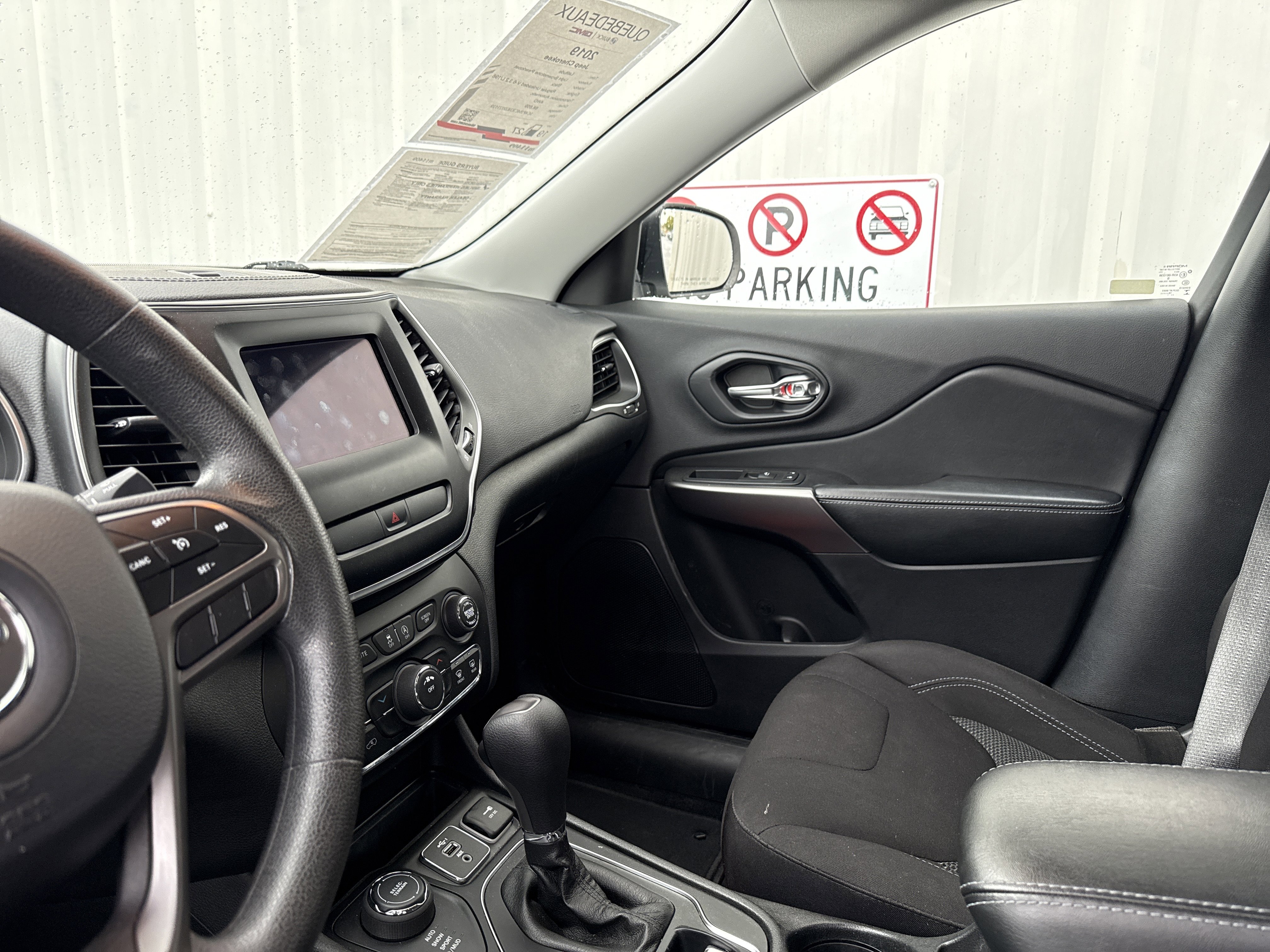 Used 2019 Jeep Cherokee Latitude w/ Popular Appearance Group image 22