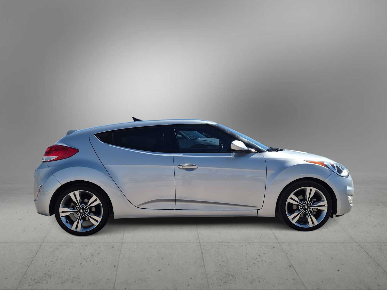 Used 2016 Hyundai Veloster w/ Option Group 03 FWD image 9