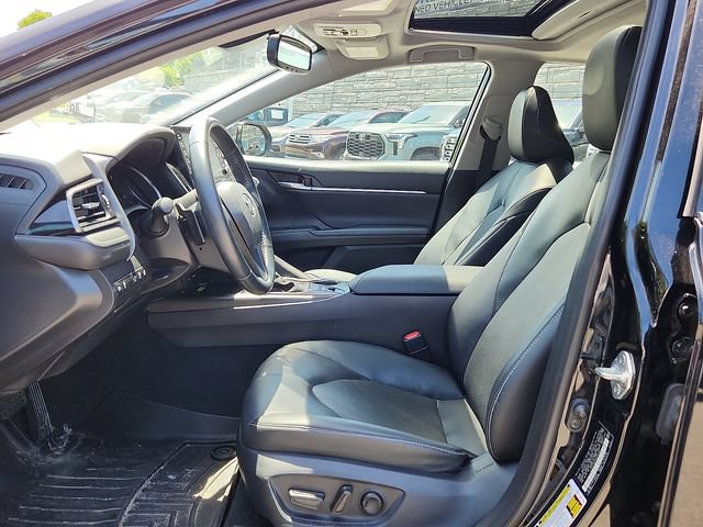 Used 2022 Toyota Camry XSE FWD image 13