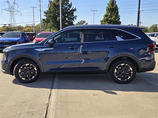 Certified 2025 Kia Sorento S w/ Panoramic Sunroof Package image 3