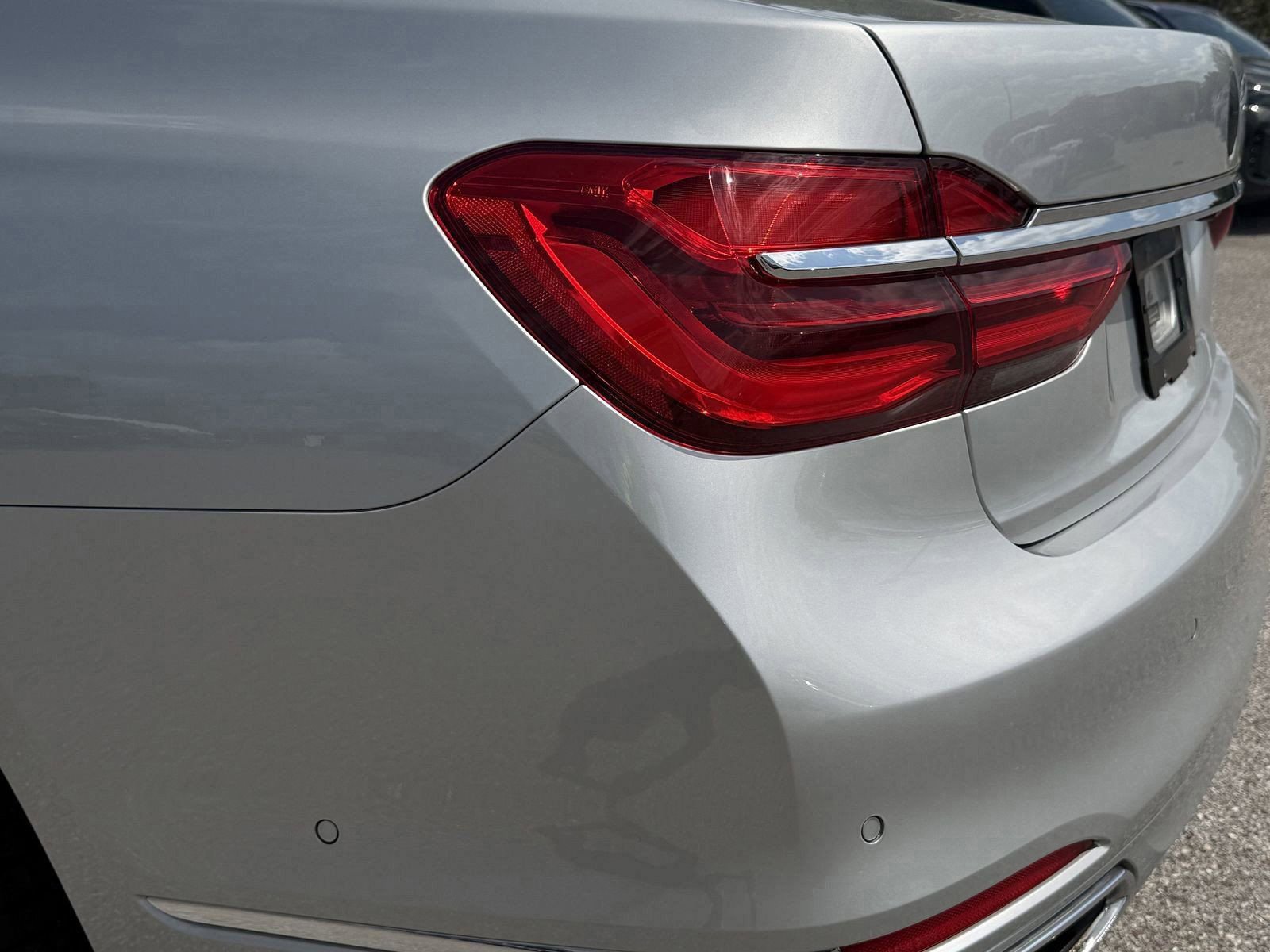 Used 2017 BMW 750i image 10