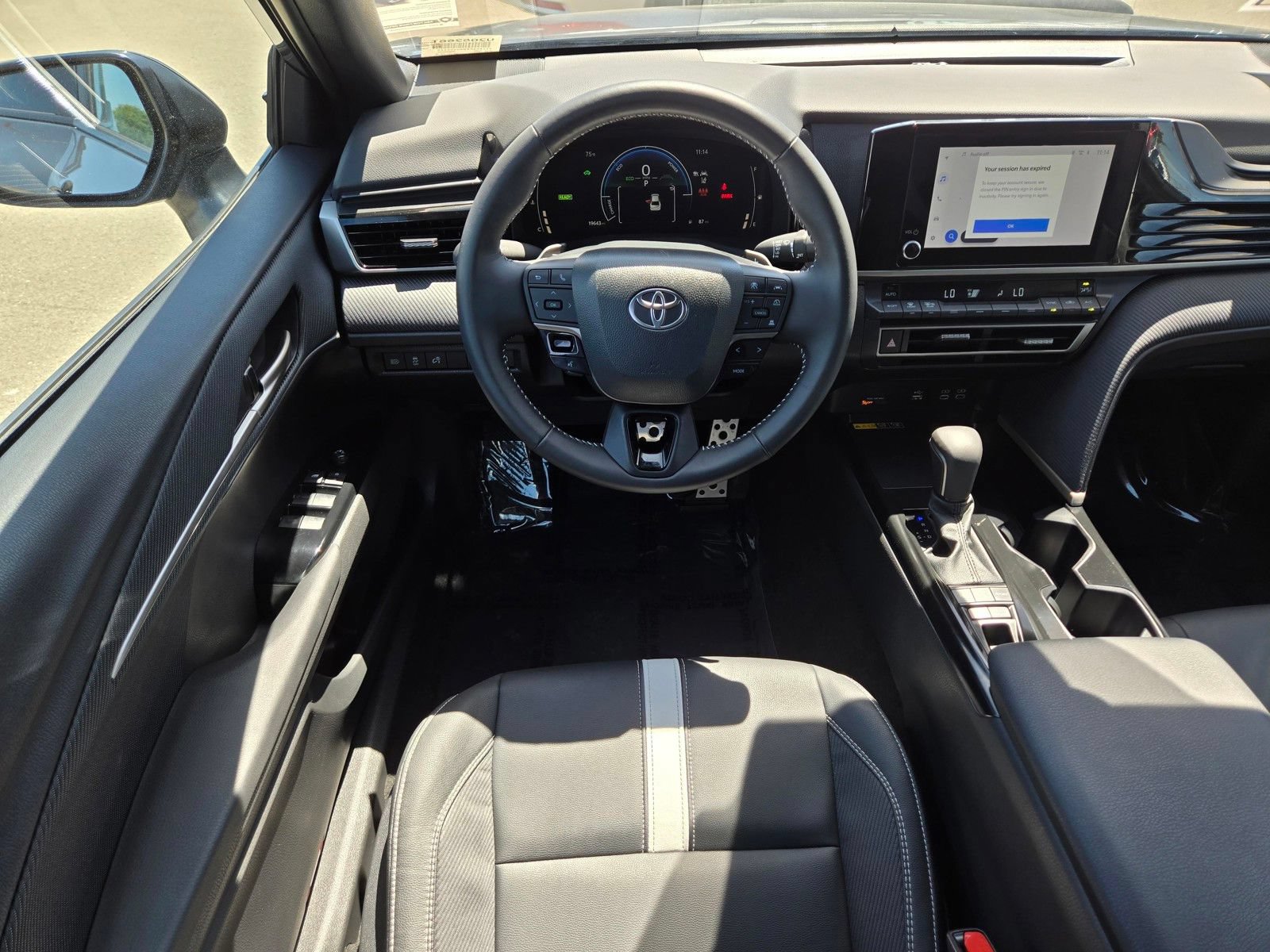 Used 2025 Toyota Camry SE w/ Convenience Package FWD image 18