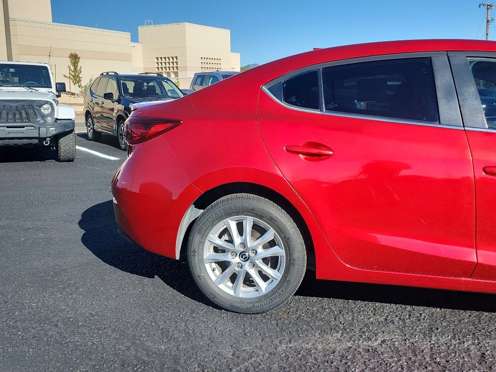 Used 2016 MAZDA MAZDA3 i Touring w/ Popular Equipment Package FWD image 5