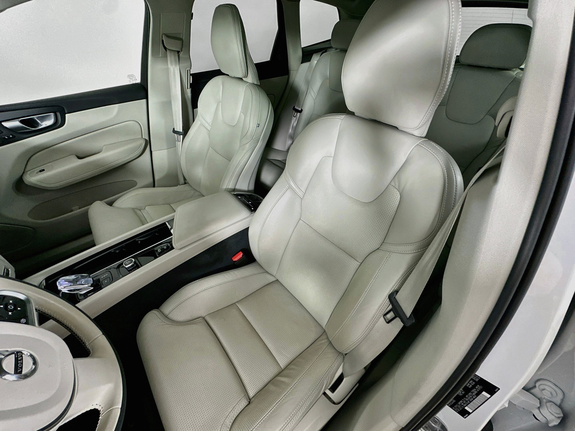 Used 2024 Volvo XC60 B5 Ultimate w/ Climate Package AWD/4WD image 24