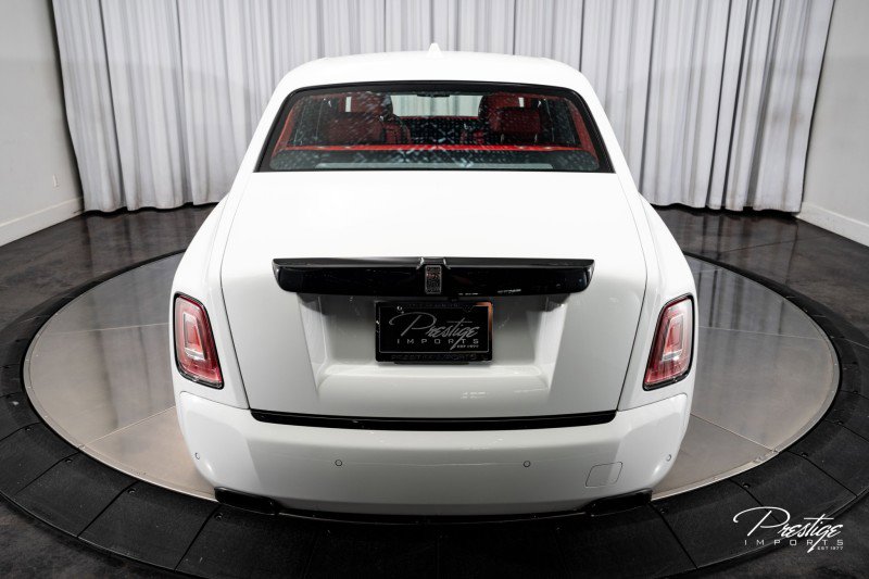 Used 2024 Rolls-Royce Phantom Sedan image 15