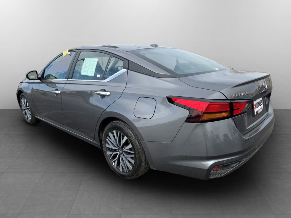Used 2025 Nissan Altima 2.5 SV image 8