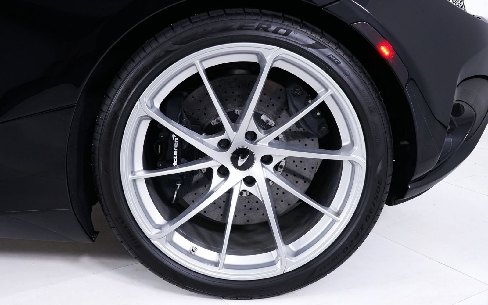 Used 2026 McLaren 750S Spider RWD image 14