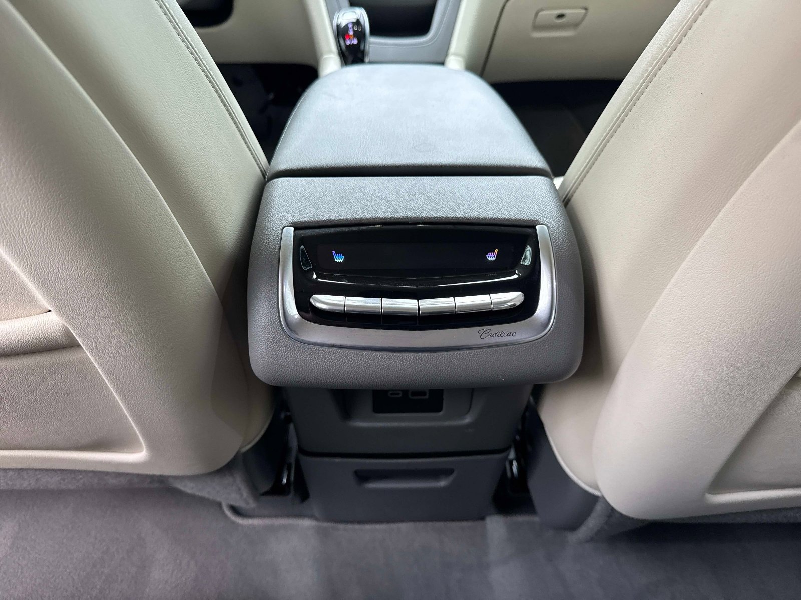 Used 2024 Cadillac XT6 Premium Luxury w/ Technology Package image 18