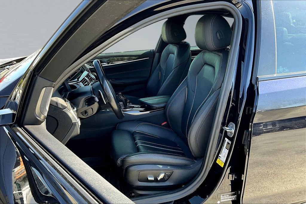 Used 2020 BMW 540i w/ M Sport Package image 3