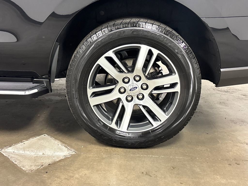 Used 2023 Ford Expedition XLT image 12