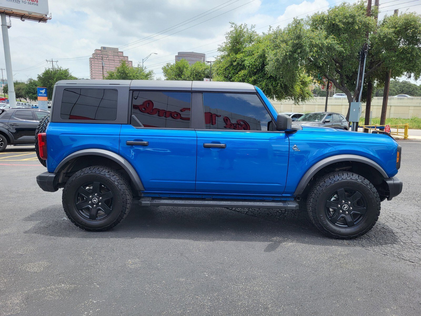 Certified 2024 Ford Bronco Black Diamond AWD/4WD image 2