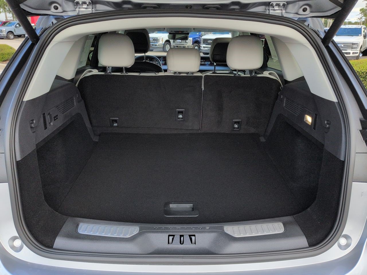 New 2026 Lincoln Nautilus Reserve AWD/4WD image 13