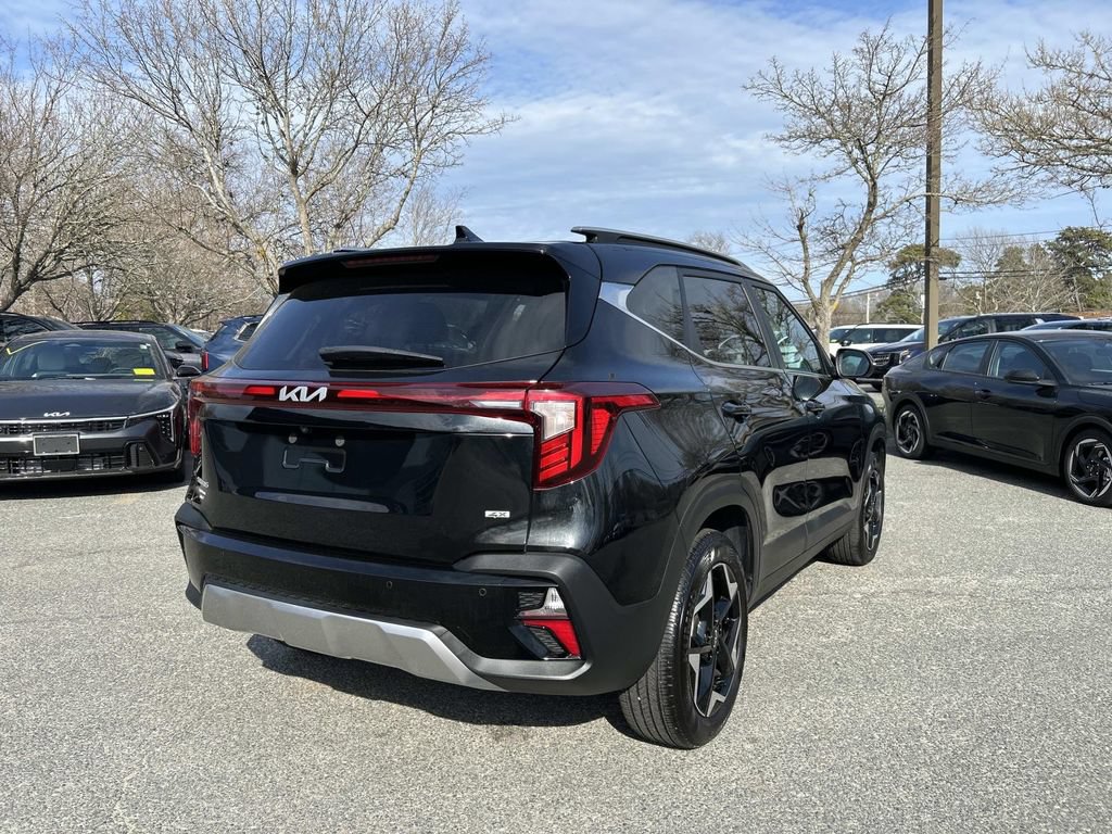 Used 2025 Kia Seltos EX w/ EX Sunroof Package AWD/4WD image 3