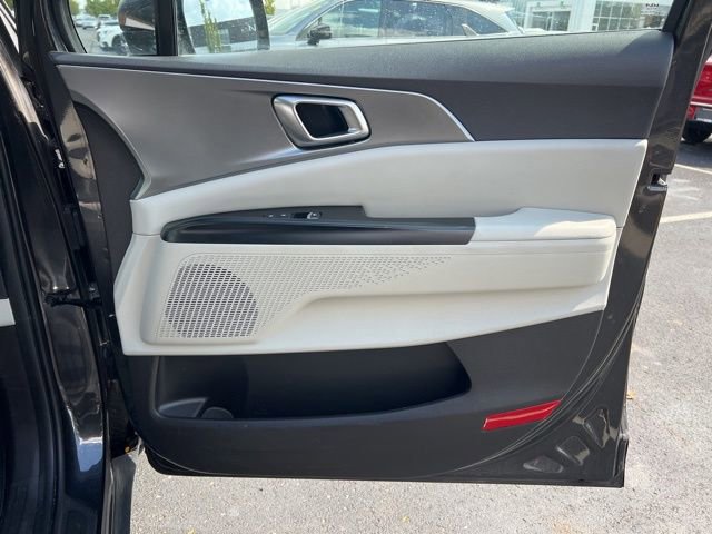 Certified 2024 Kia Carnival LX image 34