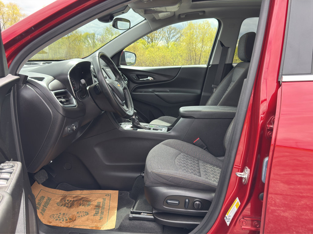 Used 2023 Chevrolet Equinox LT AWD/4WD image 13