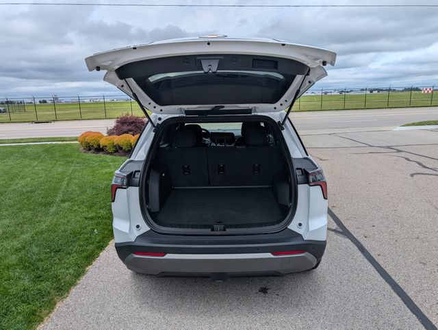 Used 2026 Chevrolet Equinox LT AWD/4WD image 8