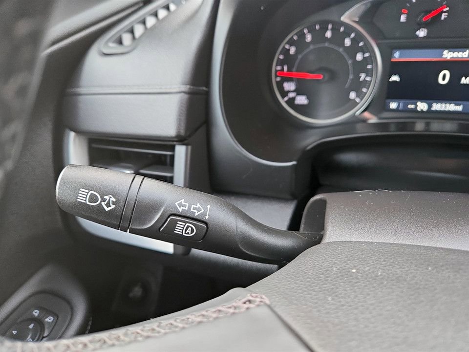 Used 2024 GMC Terrain SLT image 20