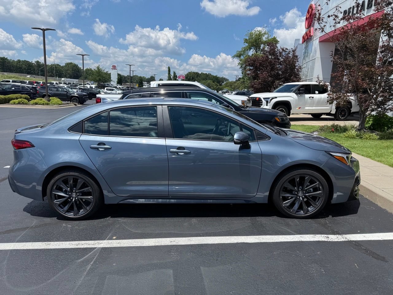 Used 2026 Toyota Corolla XSE FWD image 4