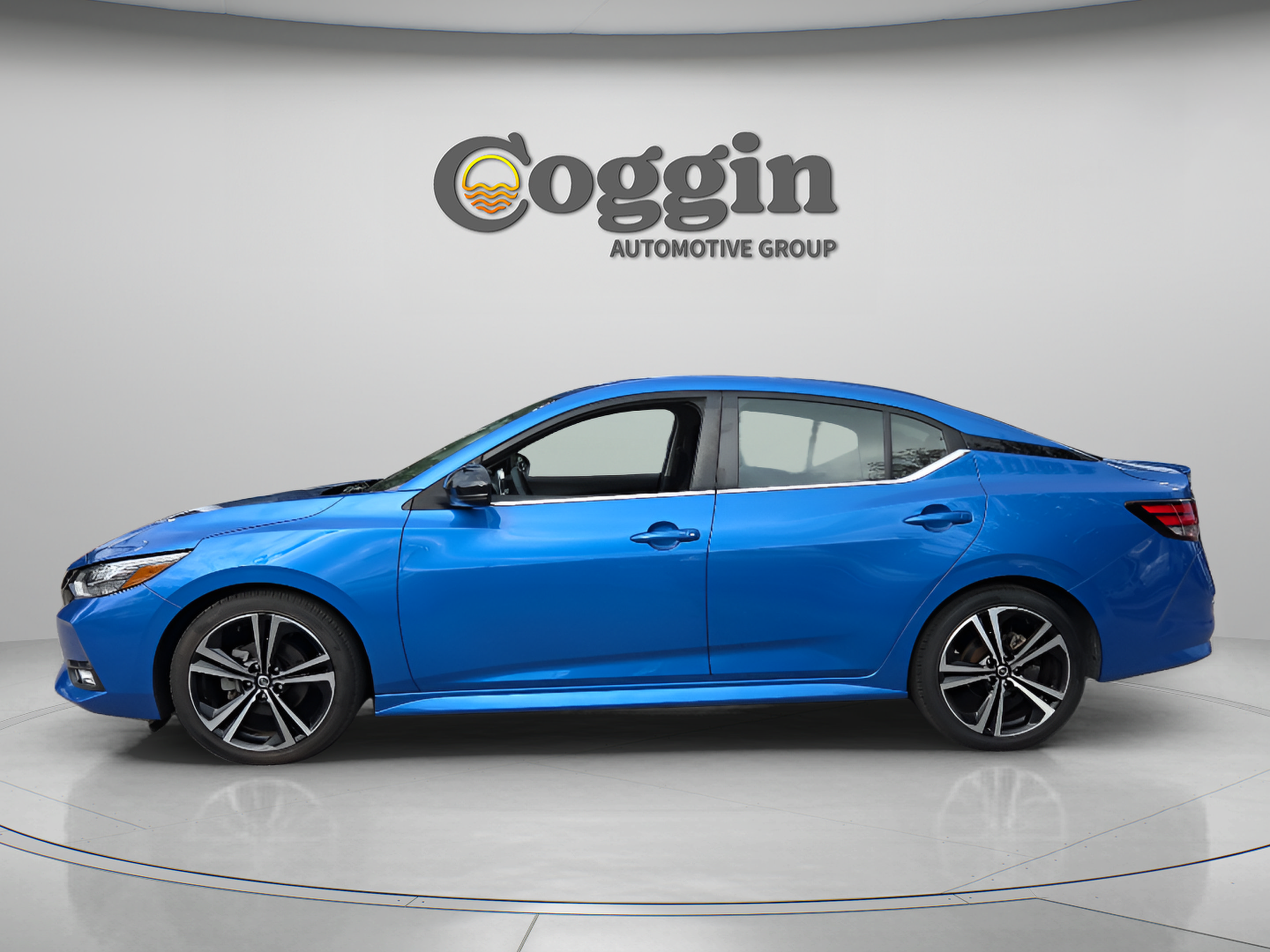 Used 2022 Nissan Sentra SR w/ Lighting Package FWD image 2